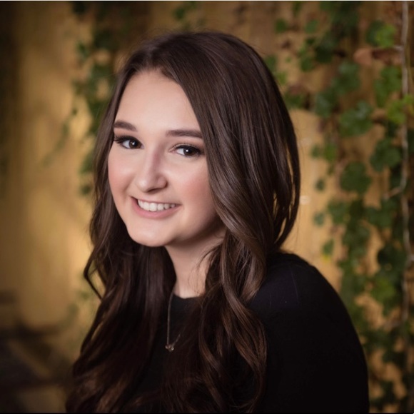 Meet your Posher, Abbey - Picture 1 of 1